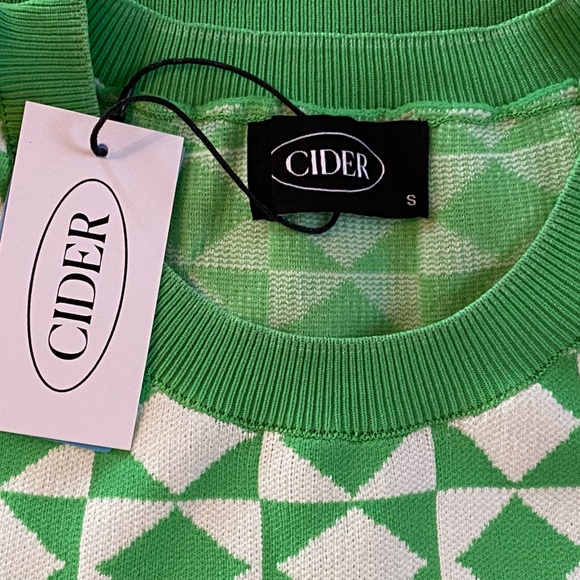 Crop vest. - Picture 3 of 3